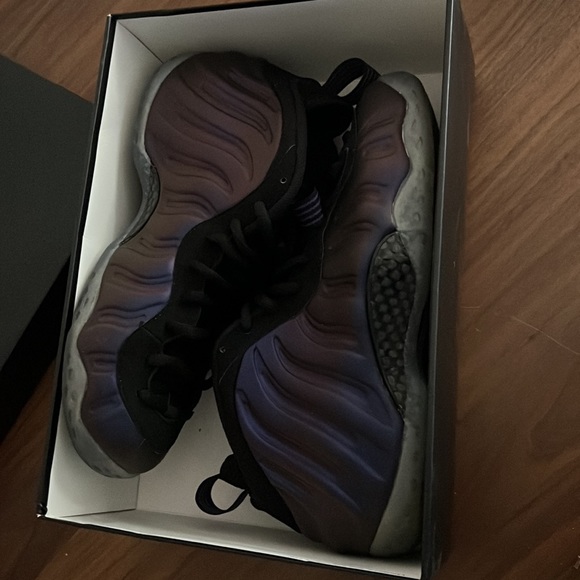 Selling Nike Air Foamposite One color purple size 10.5 men’s - Picture 2 of 3